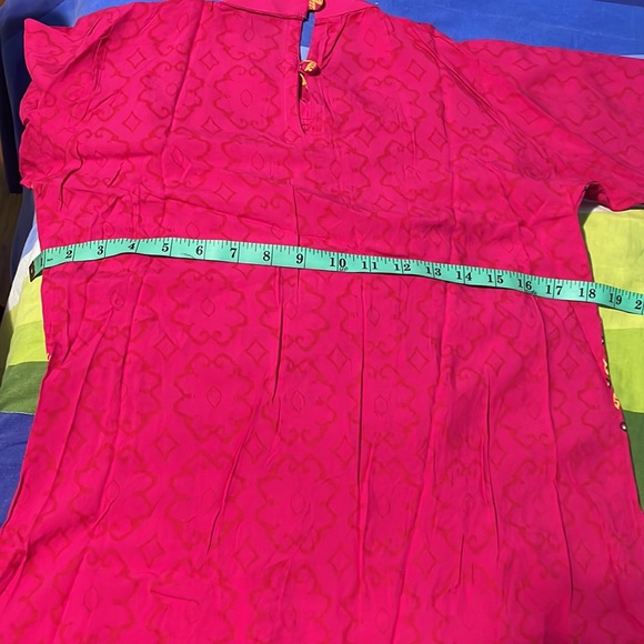 It is small for me. Indian Kurti, bright pink color with printed design 3/4 slee - Picture 13 of 13
